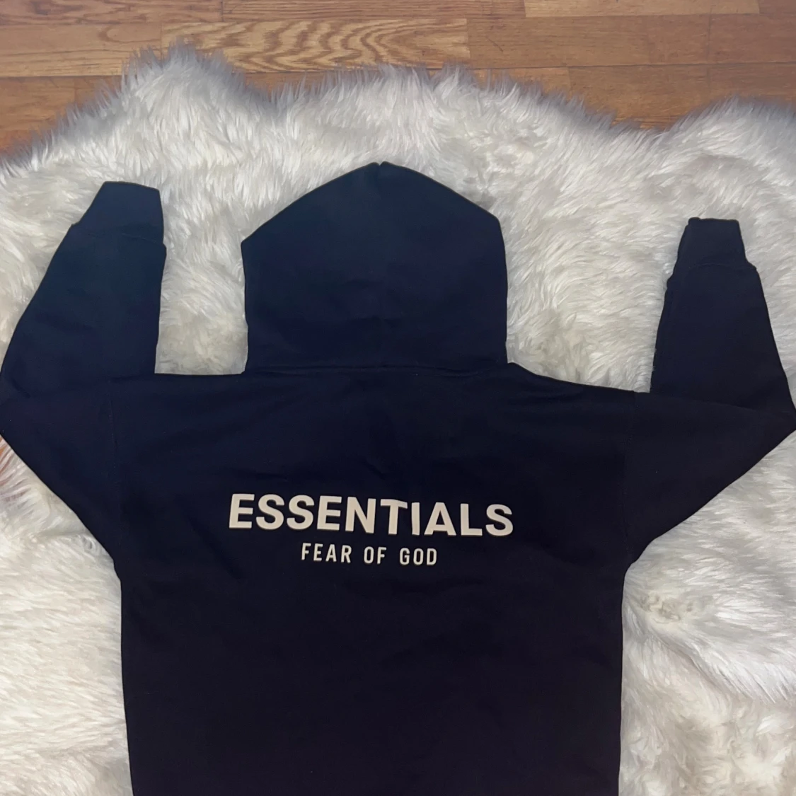 Svart Essentials Fear of God hoodie - 1