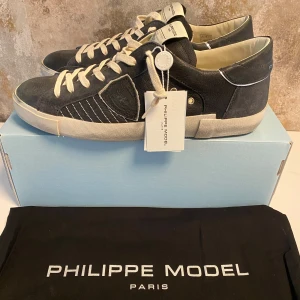 Philippe model - Helt nya Philippe model skor i storlek 42. Mitt pris 2500kr! Hör av er vid frågor och funderingar!