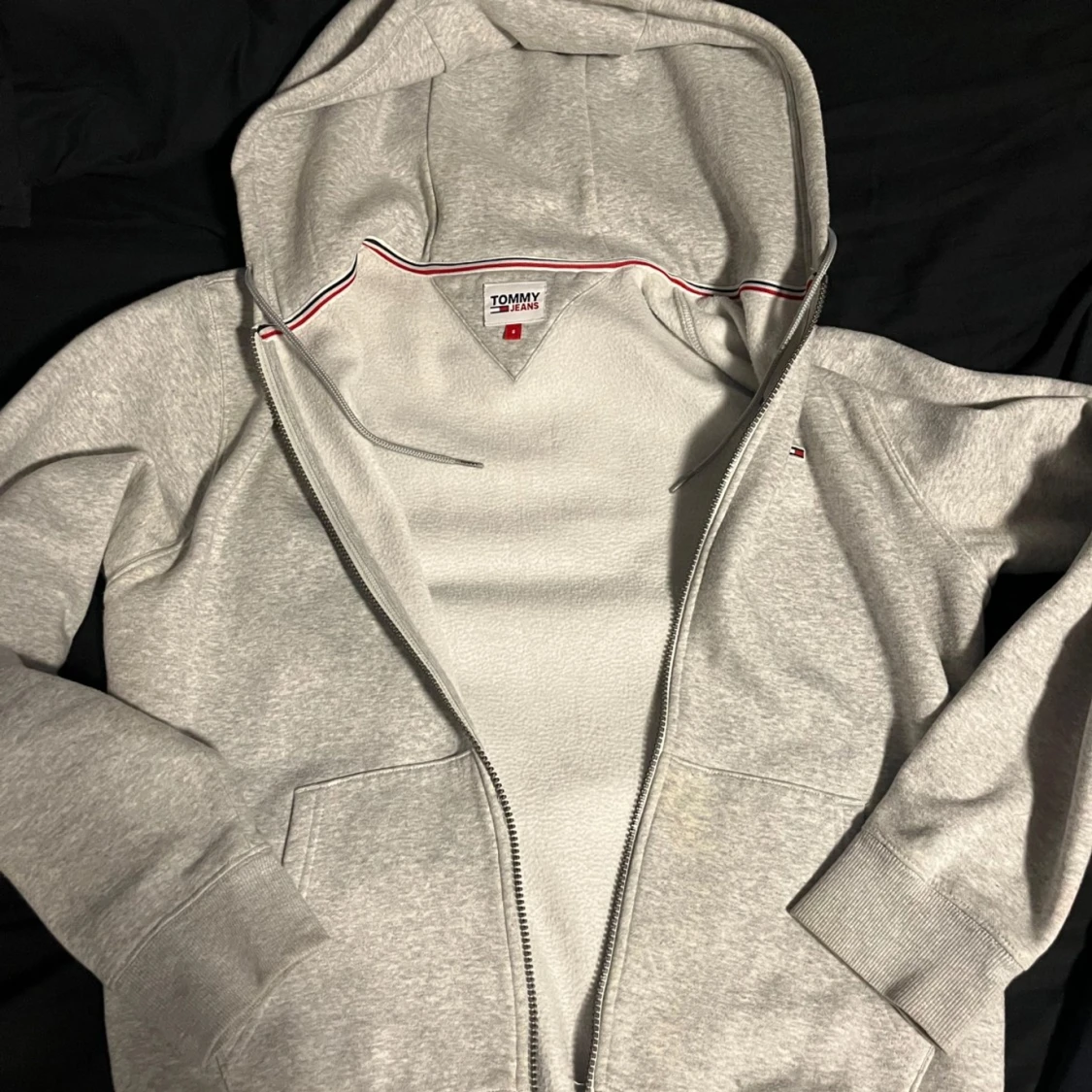 Grå hoodie från Tommy Hilfiger