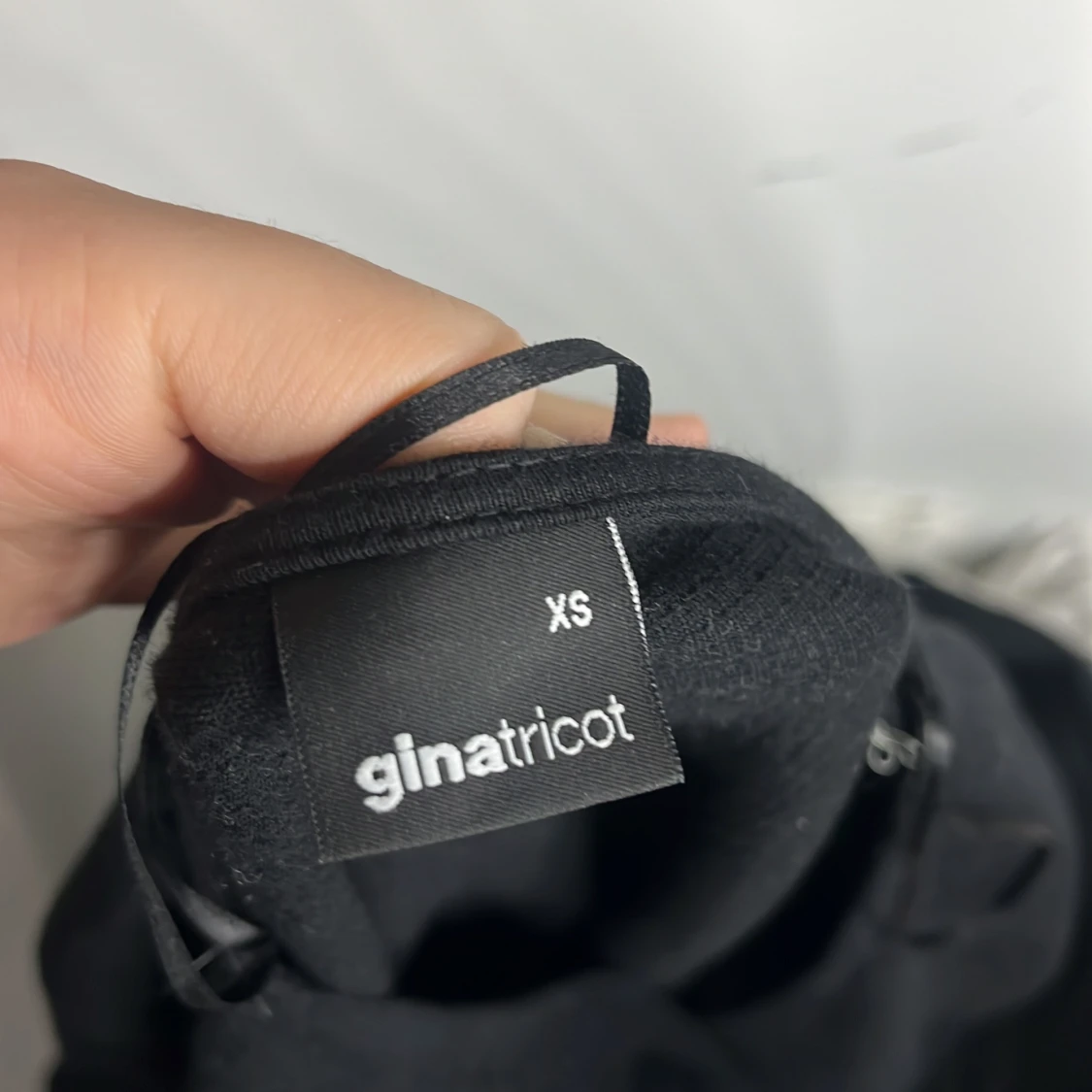 Svart omlottopp med knytband - 4