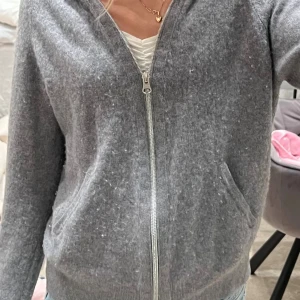 Filippa K kofta - Lite nopprig med skönt tyg och annat helt fin! Skriv för frågor 💗💗
