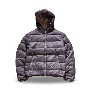 Colmar jacka - Hej! Säljer nu min jacka från märket Colmar, storlek 46/S, bra skick. Tveka inte på att höra av dig om du har frågor eller funderingar kring jackan!