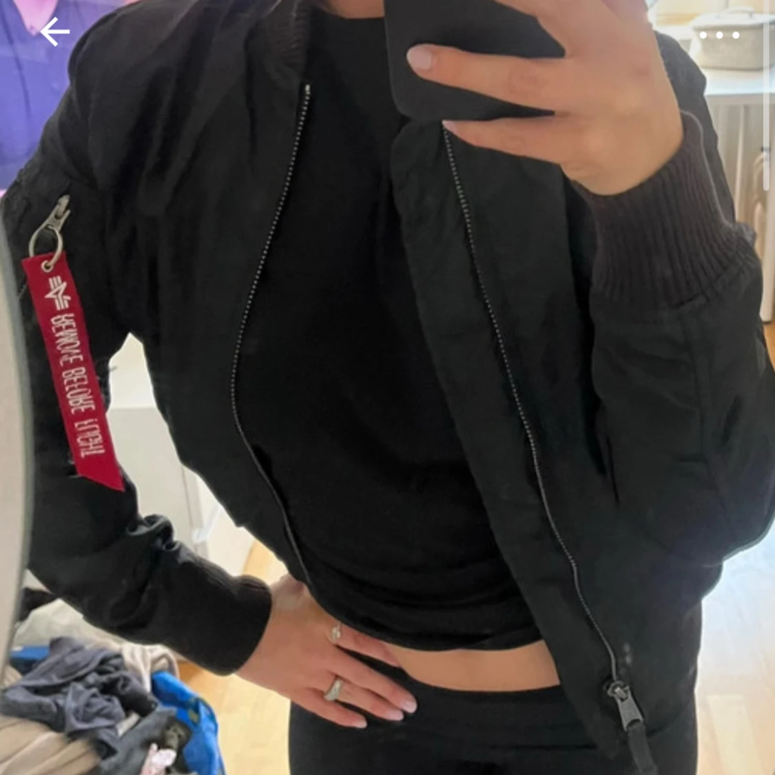 Svart bomberjacka från Alpha Industries - 3