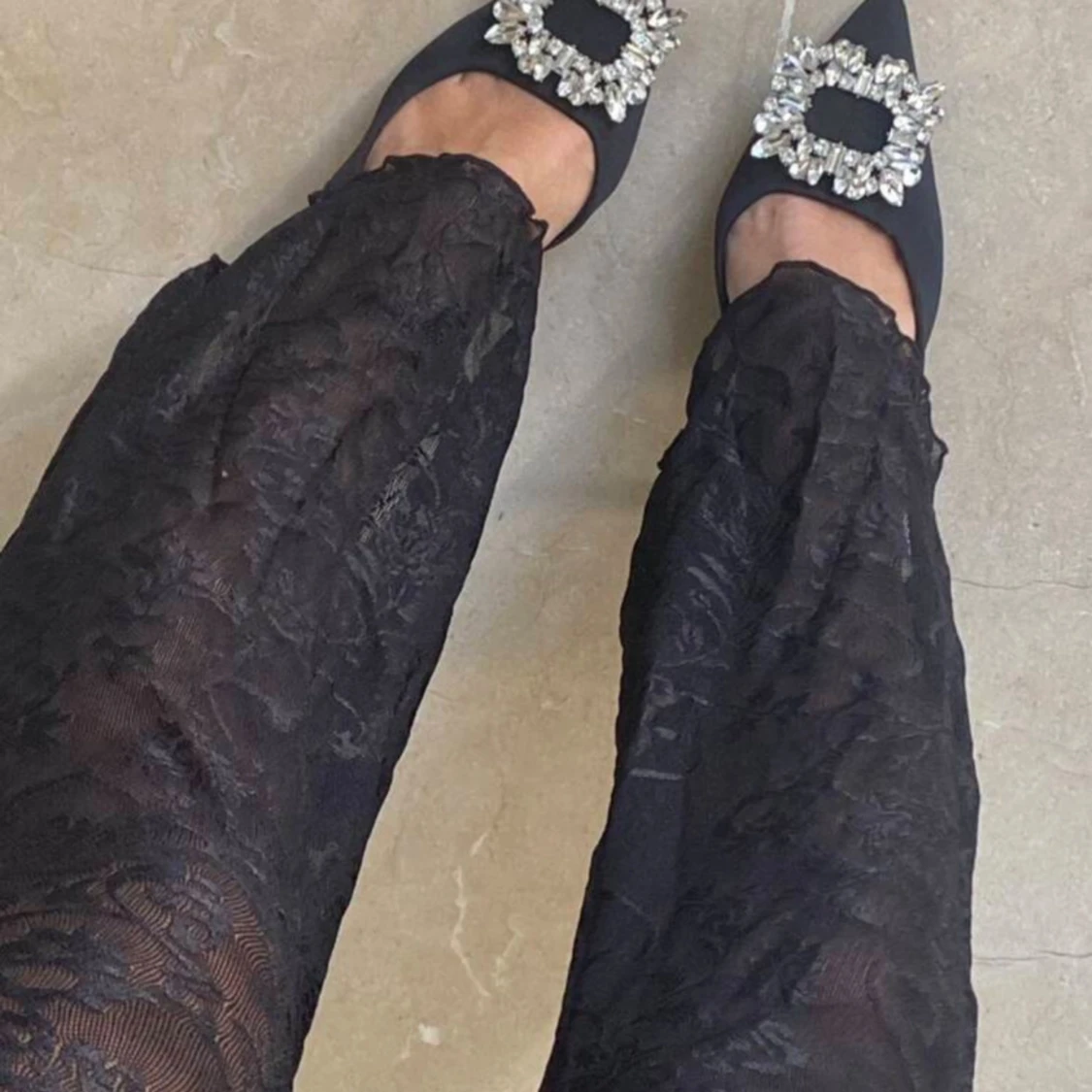 Svarta utsvängda spetsbyxor - 1