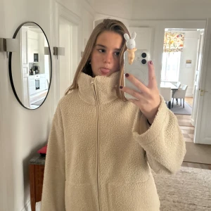 supersöt teddyjacka💞 - superfin teddyjacka som passar perfekt till hösten 🍁💛