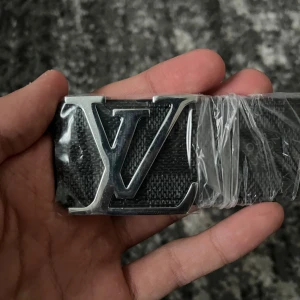 Svart rutigt bälte med silver buckla - Helt nytt bälte, perfekt för outfits. Kom dm för frågor👍🏼