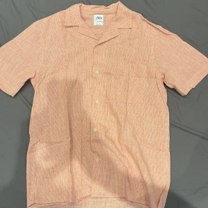 Zara Skjorta - Storlek L men sitter som S-M