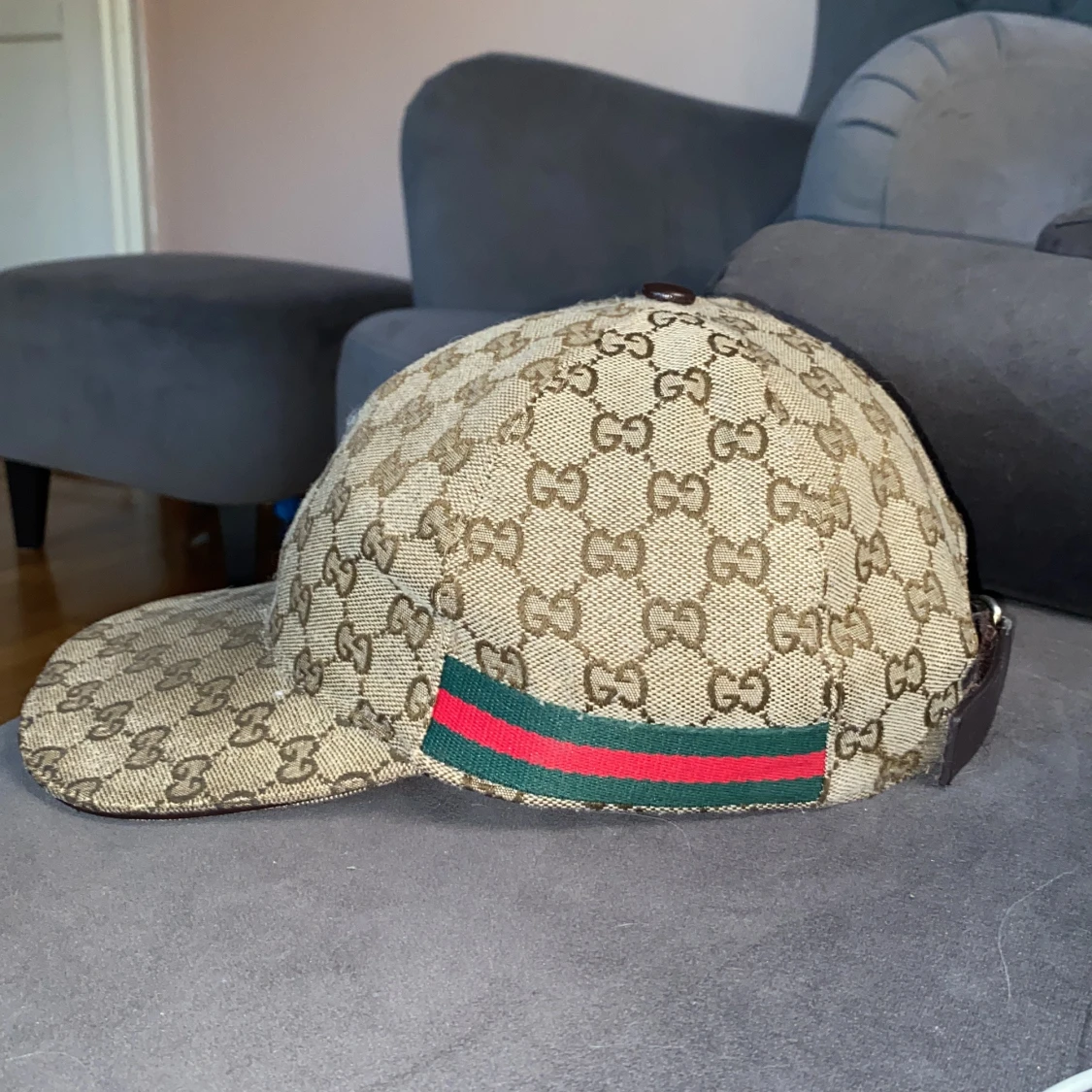 Gucci keps med GG-mönster och röd-grön rand