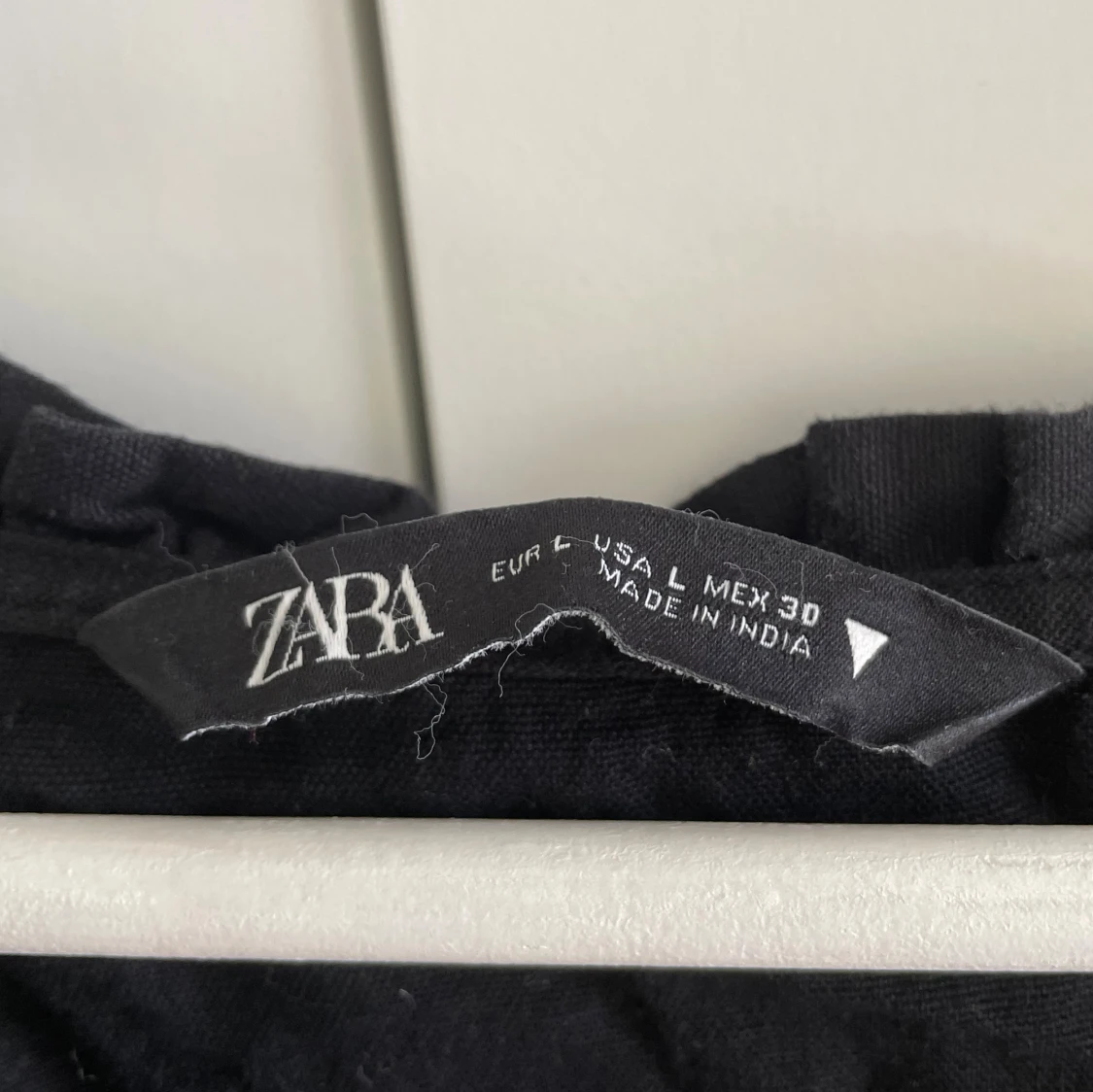 Svart broderad blus från Zara - 3