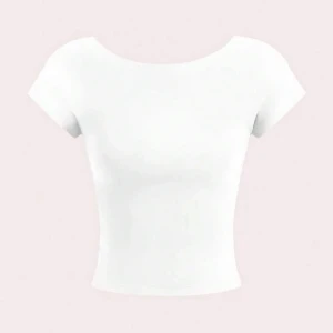 Vit croppad topp med öppen rygg - Snygg vit croppad topp med korta ärmar och en bred, öppen rygg. Toppen har en enkel och stilren design som passar perfekt till jeans eller kjol. Tillverkad i mjukt bomullsmaterial för en bekväm känsla. Storlek XXS/XS