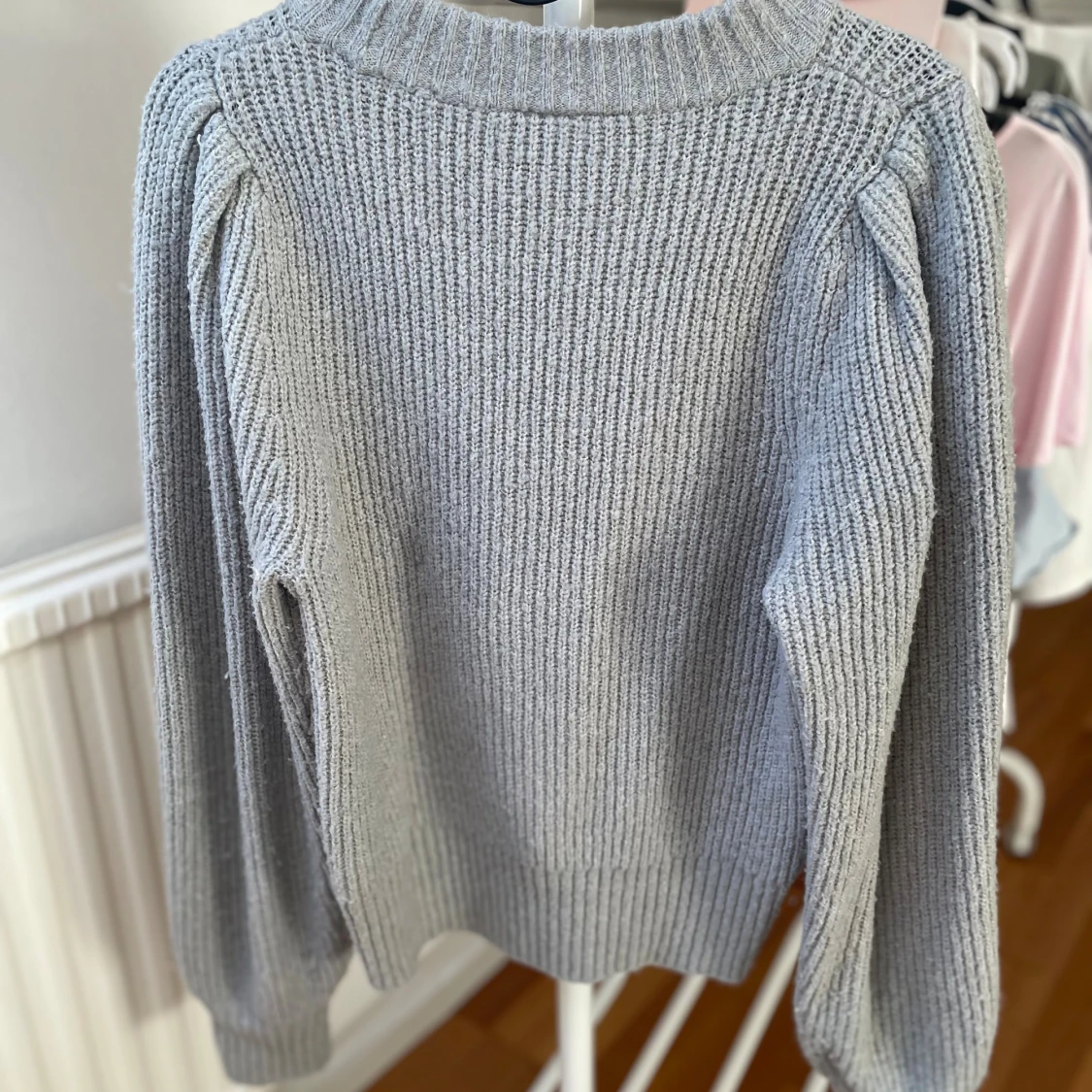 Grå stickad tröja från Monki - 1