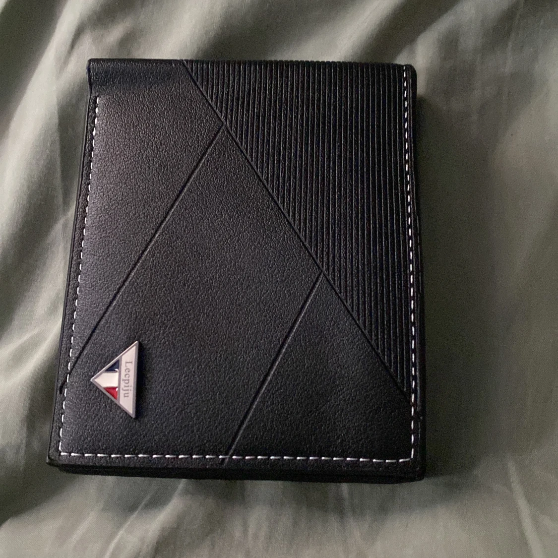 Svart plånbok från Leepiu i skinn - 2