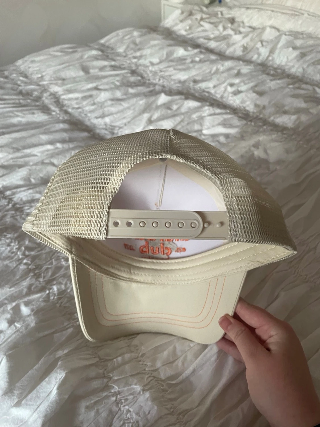 Beige truckerkeps från Amika - 2