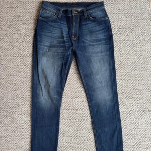 Nudie jeans  - Nudie jeans - Modell: Brute Knut - Storlek: W31/L28 - skick: 9/10 - Nypris runt 2000kr