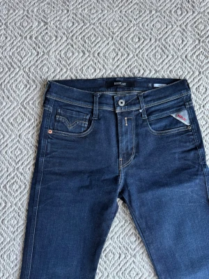 Replay Anbass jeans - Replay jeans - Modell: Anbass - Storlek: W28/L32 - skick: 9/10 - Nypris runt 2000kr 