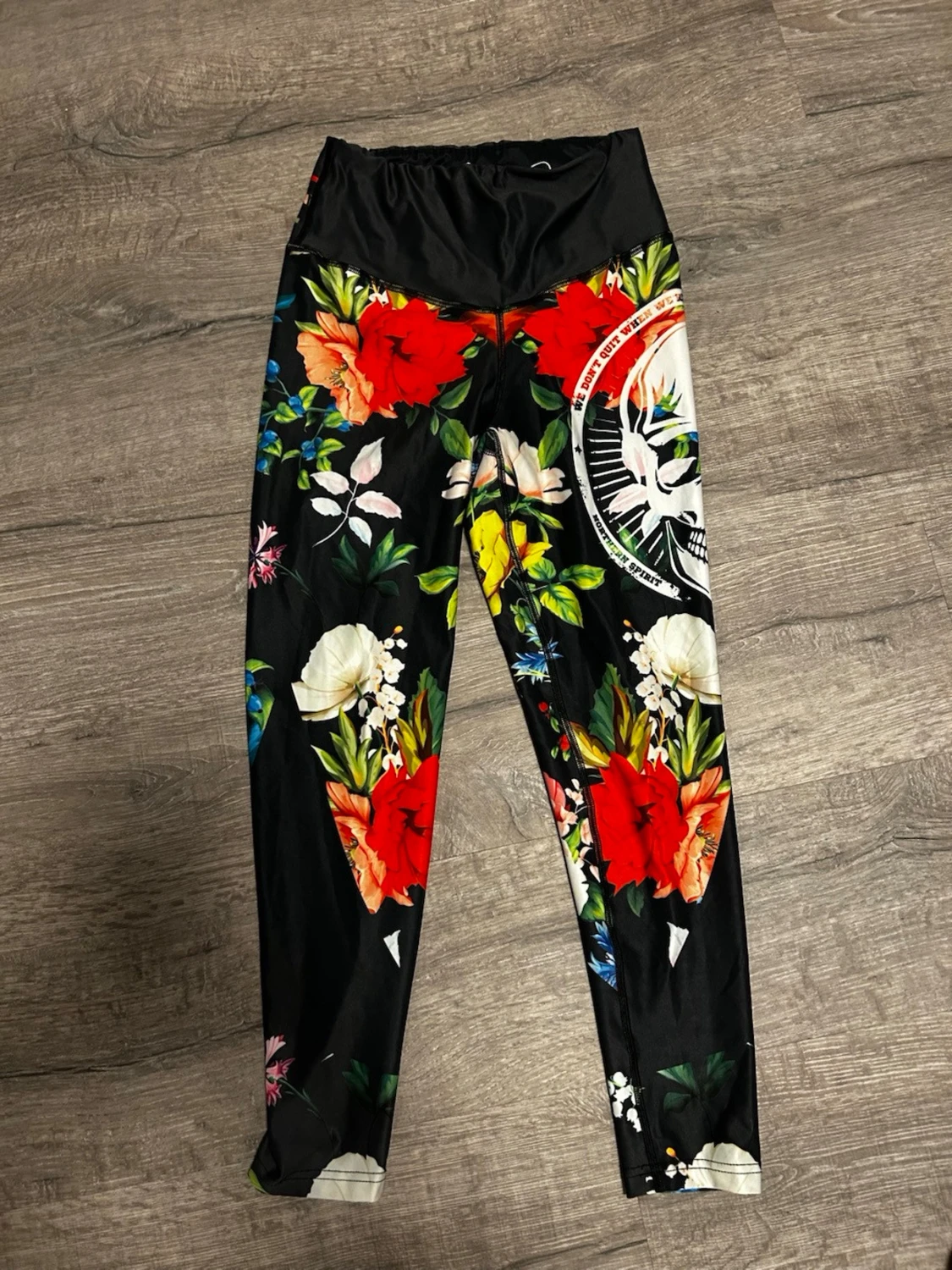 Svarta leggings med blommigt tryck från northern spirit
