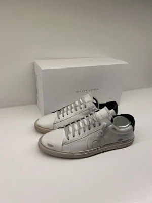 Oliver Cabell skor - Säljer dessa riktigt feta Oliver Cabell skor. Dem är storlek 43 och är använda typ 2-3 gånger. Allt og ingår (dustbag och box). Skriv vid minsta fundering🙌