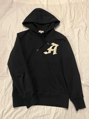 Alexander mqueen hoodie 100% äkta  - Alexander mqueen hoodie nypris 7000. Riktig och har pristaggen 