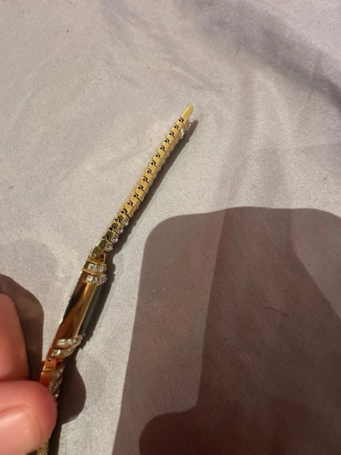 Guldig rektangulär klocka med stenar - 4