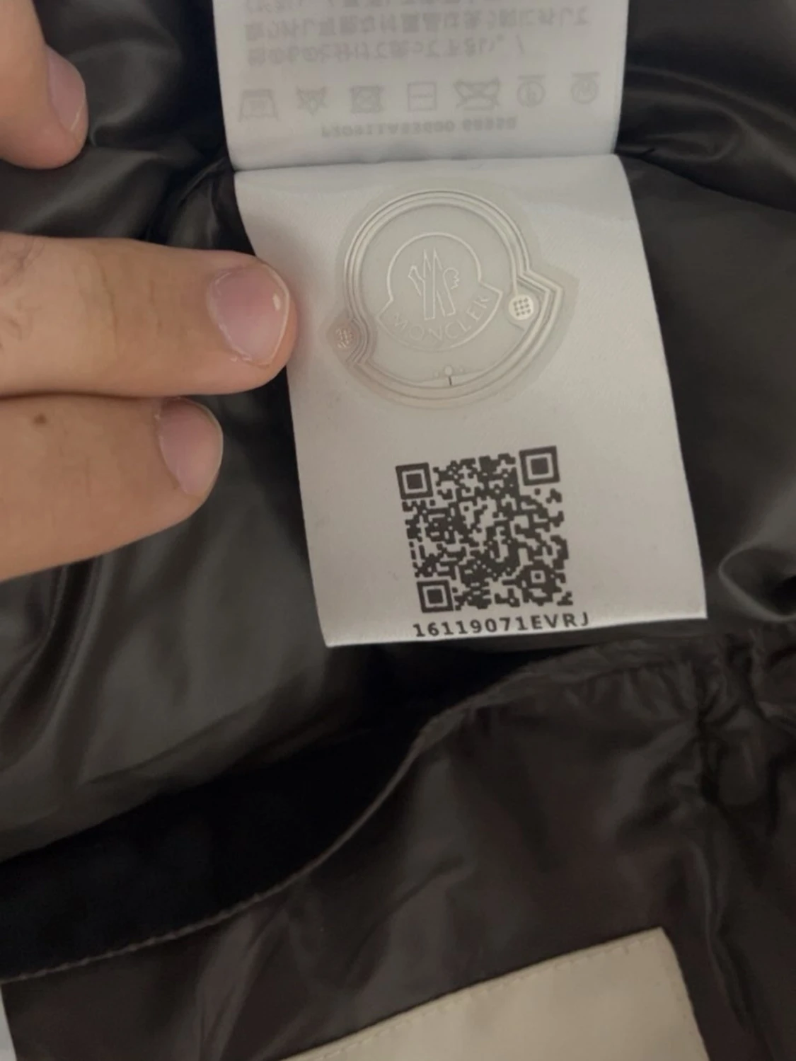 Svart dunväst från Moncler - 4