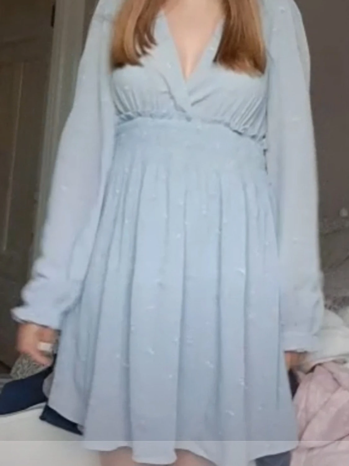 Ljusblå blommig omlottklänning - 2