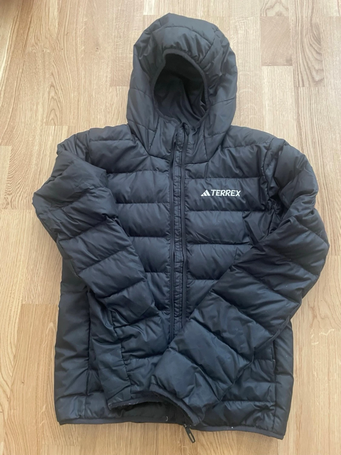 Svart dunjacka från Adidas Terrex