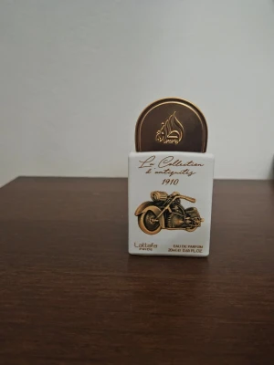 Lattafa Pride La Collection d'antiquités 1910 - Endast testad och är liten 20 ml flaska