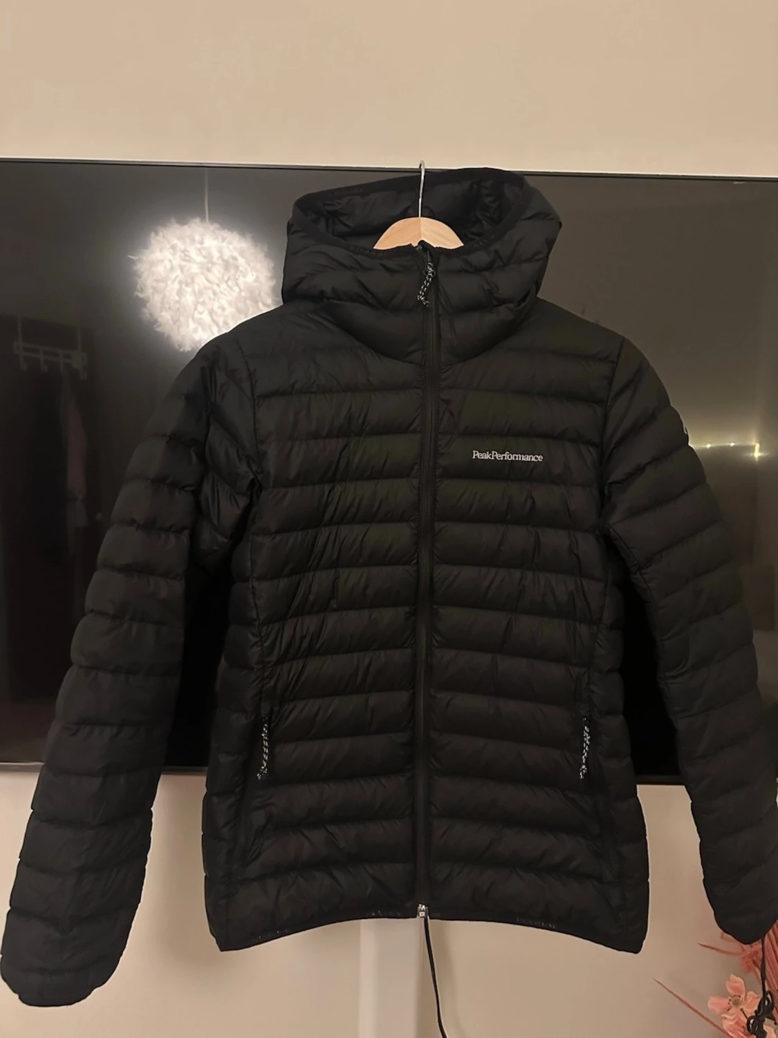 Svart dunjacka Peak Performance S