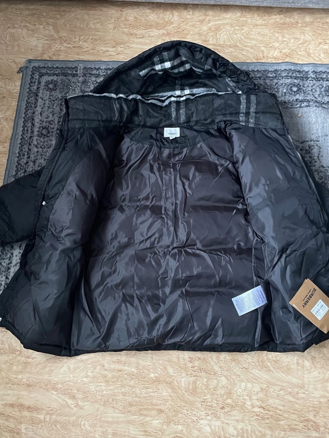 Svart pufferjacka från Burberry - 1