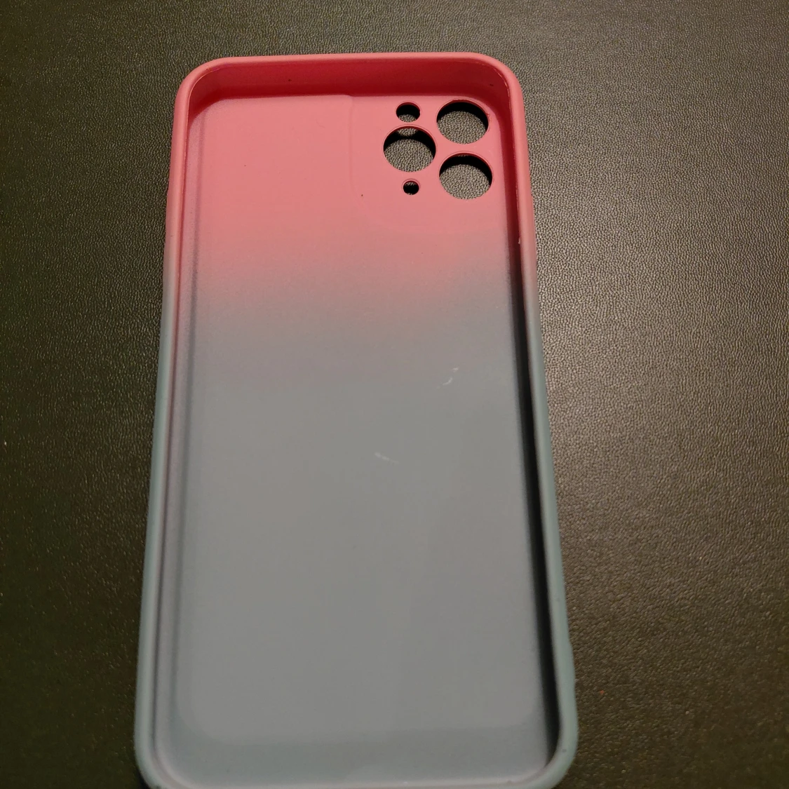 Nästan nytt mobilskal Iphone 14 eller liknande - 1