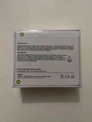AirPods Pro 3 - Helt nya Apple AirPods Pro 3 i oöppnad originalförpackning. Trådlösa hörlurar med laddningsetui, kompatibla med USB-C, MagSafe och Qi-laddare. Inkluderar flera örontippar för perfekt passform. Perfekt för musik, samtal och träning. Fick det som en present använder ej 