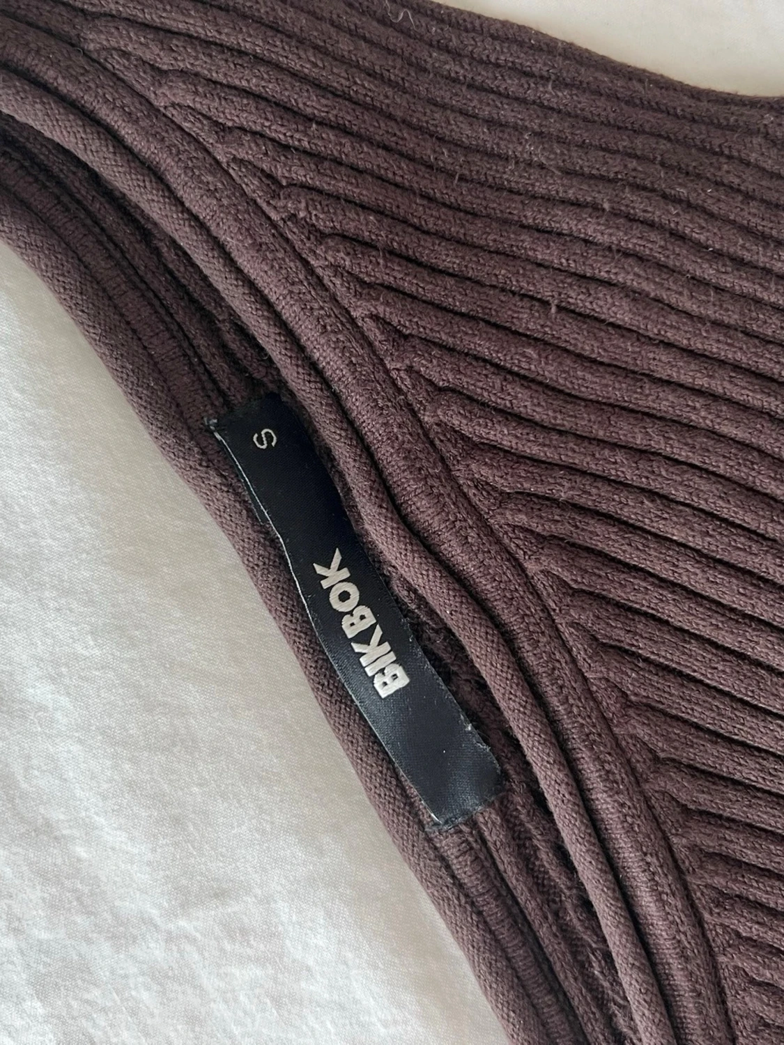 Brun oneshoulder topp från Bik Bok - 2