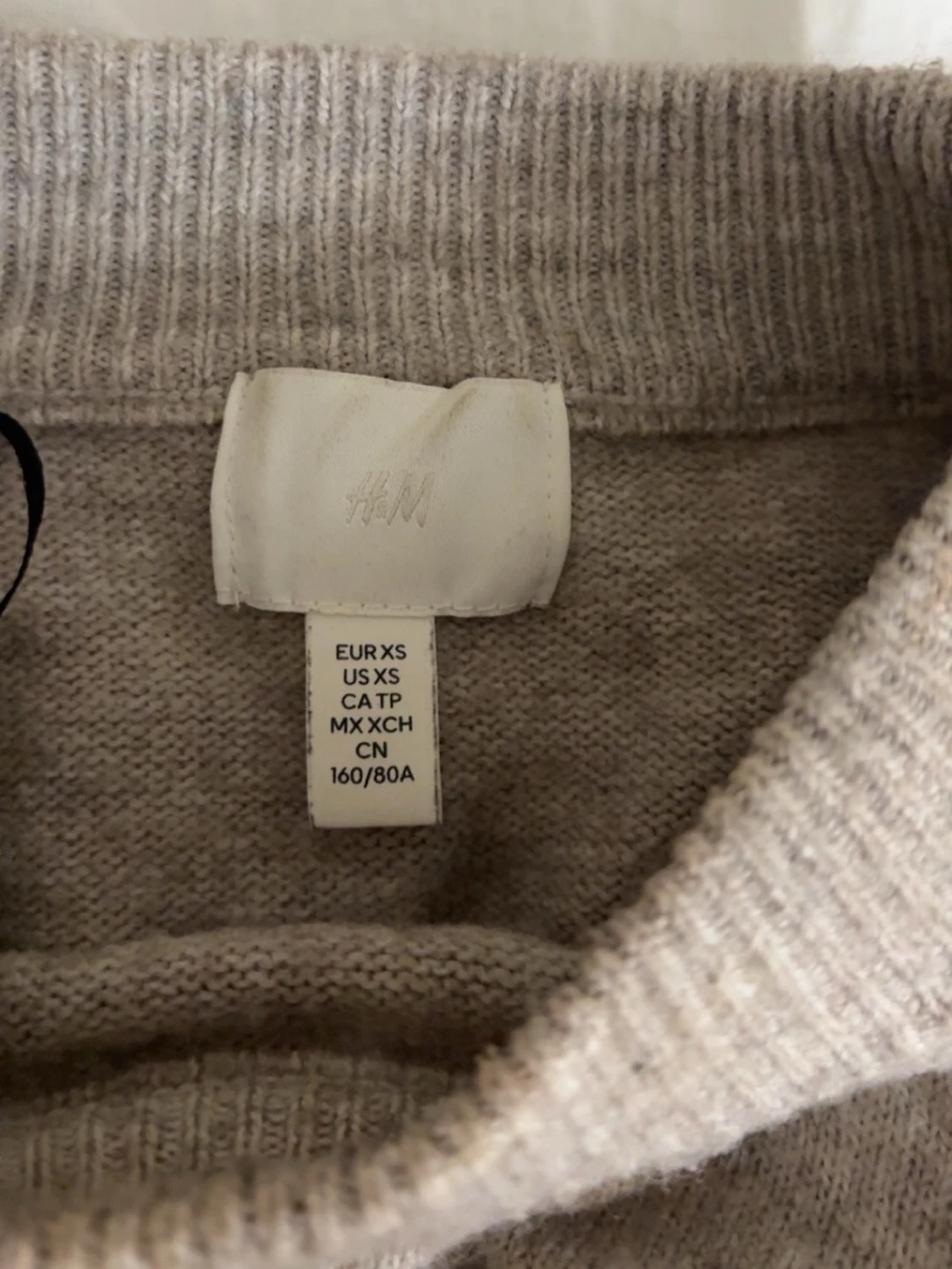 Beige stickad tröja från H&M - 1