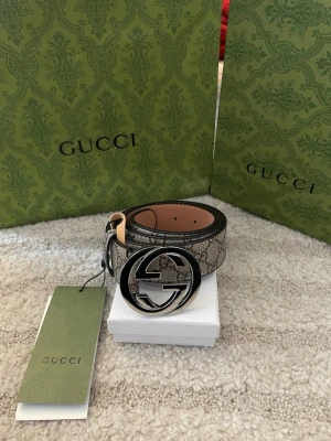 GG Beige Bälte - Riktigt fint och unikt bälte, passar till allt. Tillkommer ej med box osv, bara tags och dustbag