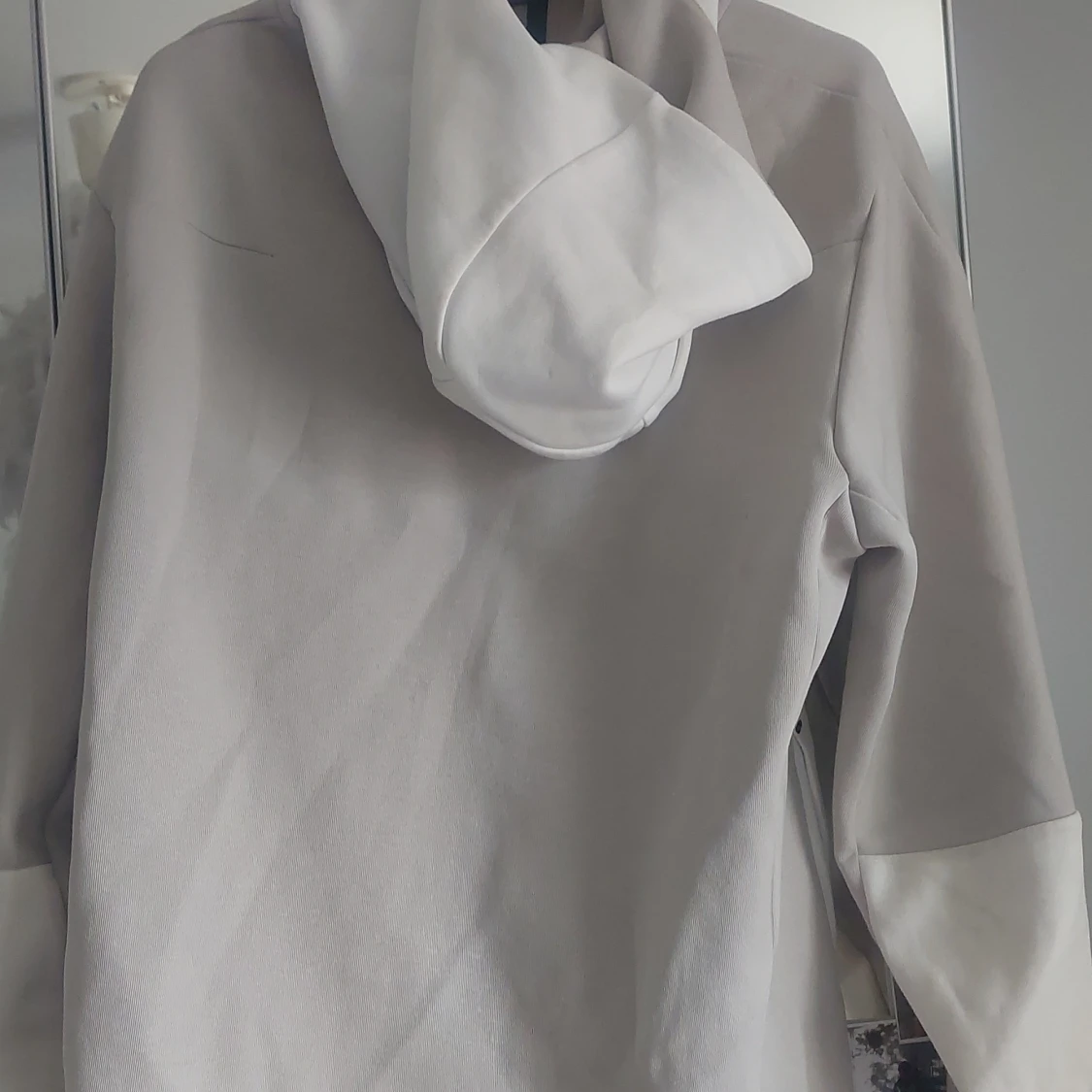 Vit och grå Nike tech med huva - 1