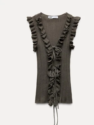 Zara topp - Säljer denna Zara topp då den aldrig kommit till användning. Den är helt ny med lapparna kvar. Pris går att diskuteras! 💕