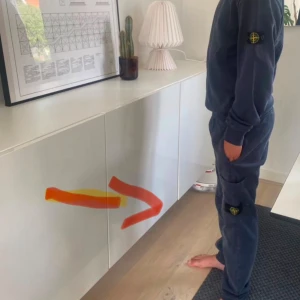 Mörkblå cargopants från Stone Island - Säljer ett par äkta mörkblå cargopants från Stone Island med den klassiska loggan på . Tillverkade i mjuk bomull för skön passform och avslappnad stil. Perfekta till sneakers och hoodie. MVH Noah 😊