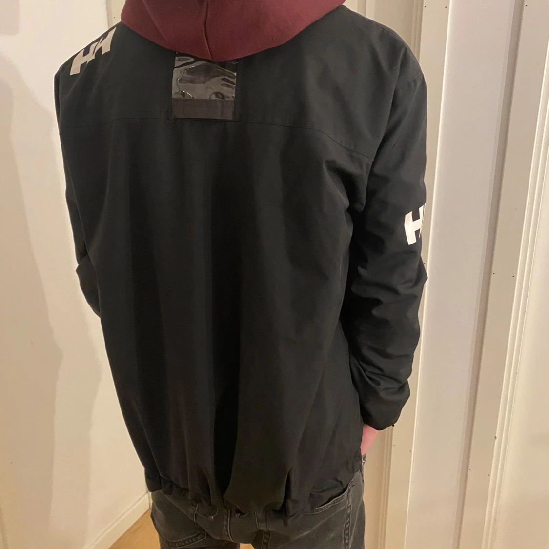 Svart vindjacka från Helly Hansen - 1