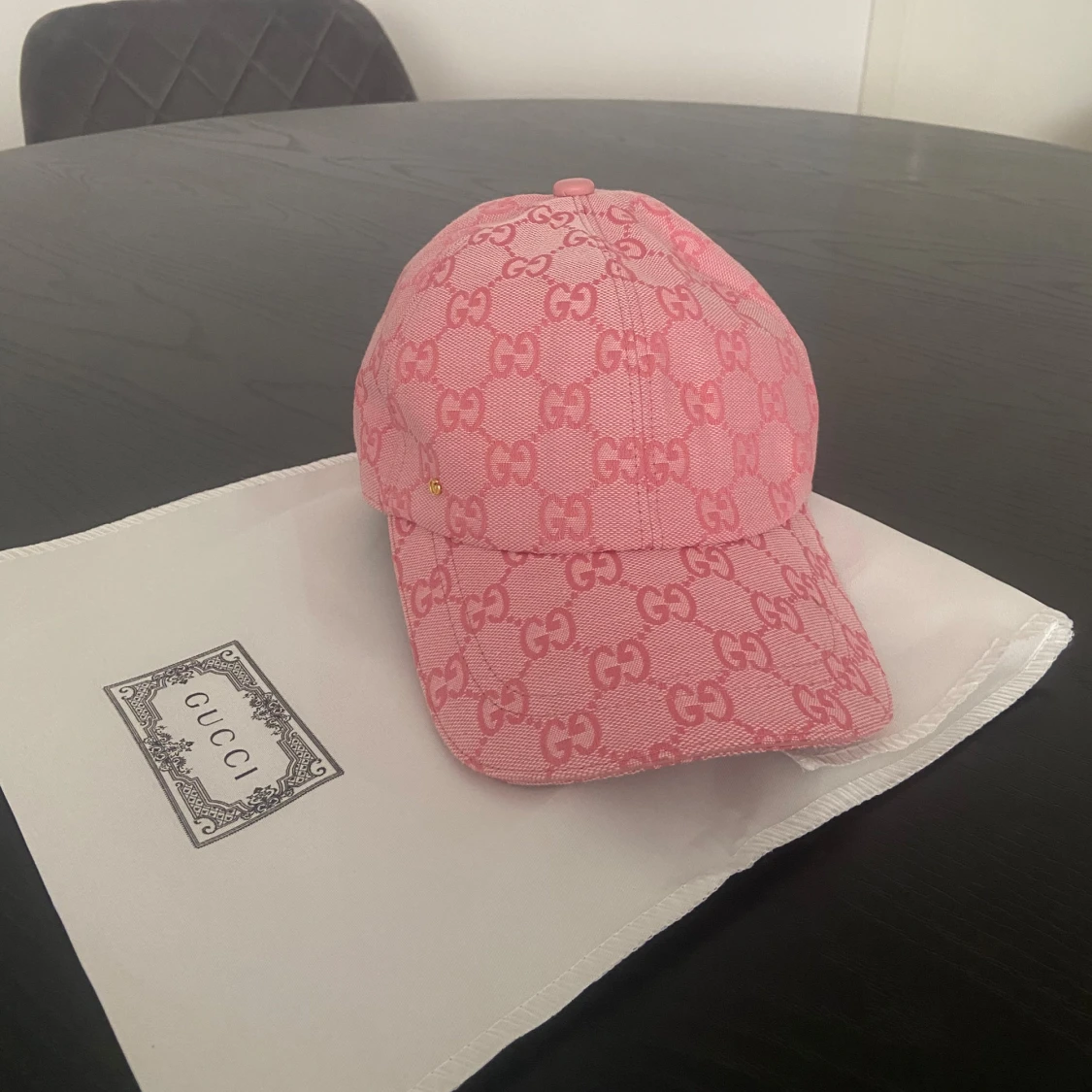 Rosa keps från Gucci med GG-mönster - 1