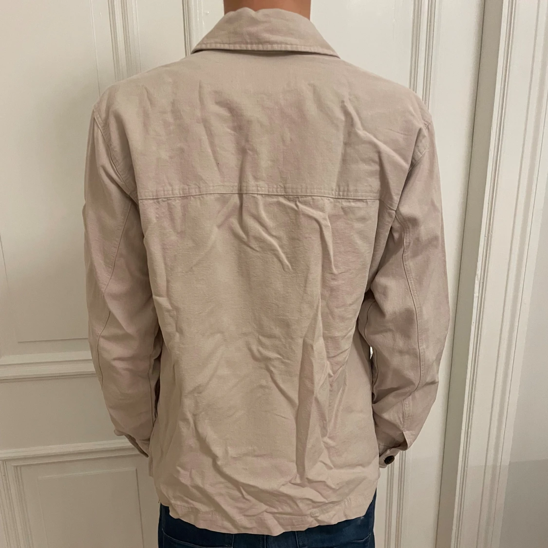 Beige overshirt med knappar - 1