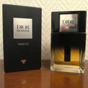 Dior Homme Parfum 75ml - Dior Homme Parfum, 75 ml, tillverkad i Frankrike. se bild för mängd kvar. Köpt hos dior.com. nypris ca 1400