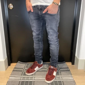 Tiger of sweden jeans  - Extremt snygga och stilrena jeans ifrån tiger of Sweden | Strl - 31/30 (fits 29/30) | Skick - 10/10 | Nypris - ca 1700kr | För ytterligare frågor är det bara att skriva 🗣️