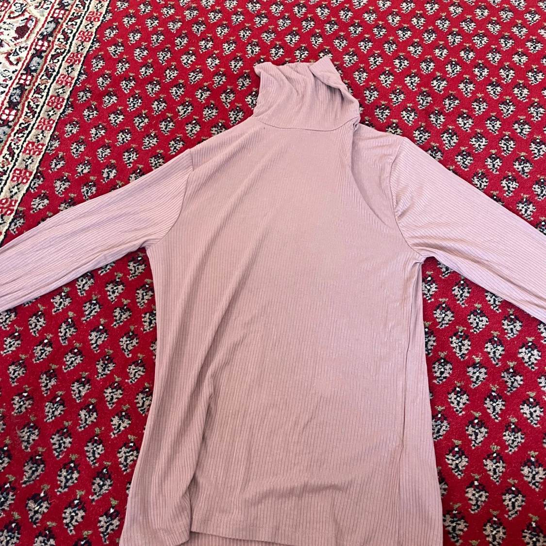 Rosa ribbad polotröja från Amisu XL