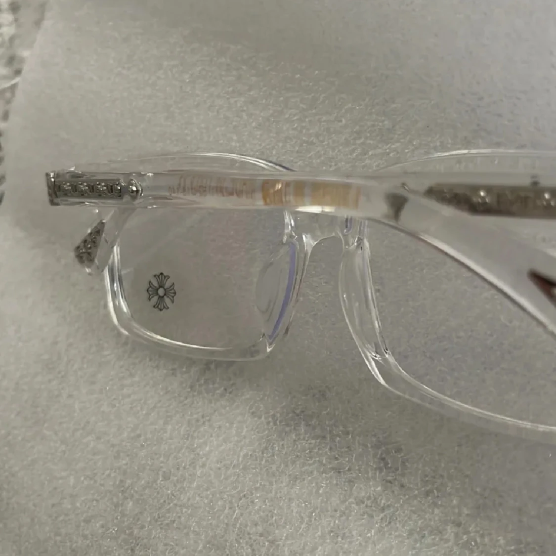 Glasögon  med silverdetaljer - 2