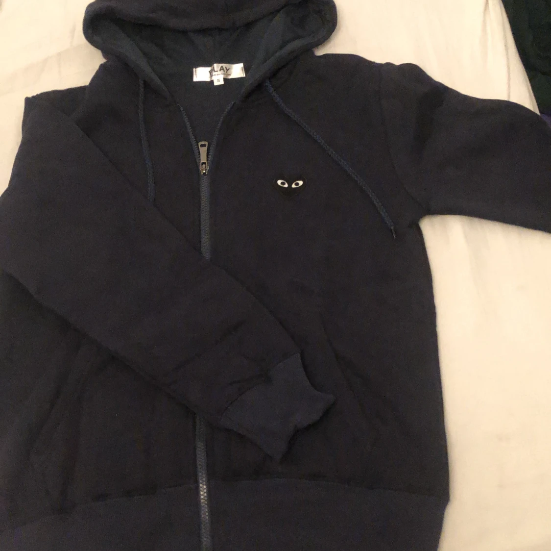 Mörkblå hoodie Comme des Garçons Play