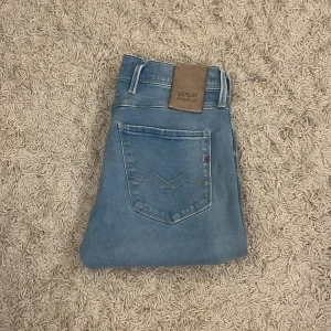 Replay anbass jeans  - Replay anbass 🙌 | storlek: 28/32 | Skick: Myckeyt bra inga defekter | Först till kvarn!🙋‍♂️