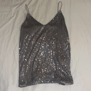Glittrig silver paljettopp - Helt ny aldrig använt.