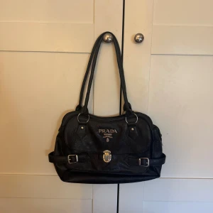 Svart väska - Jättesnygg svart väska!! I nyskick!!