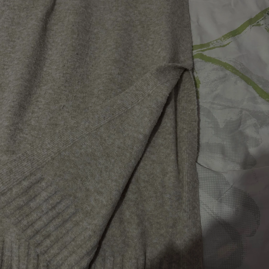 Beige stickad långärmad klänning - 1