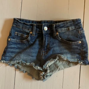 Mini jeansshorts - Söta korta jeansshorts💙pris kan diskuteras